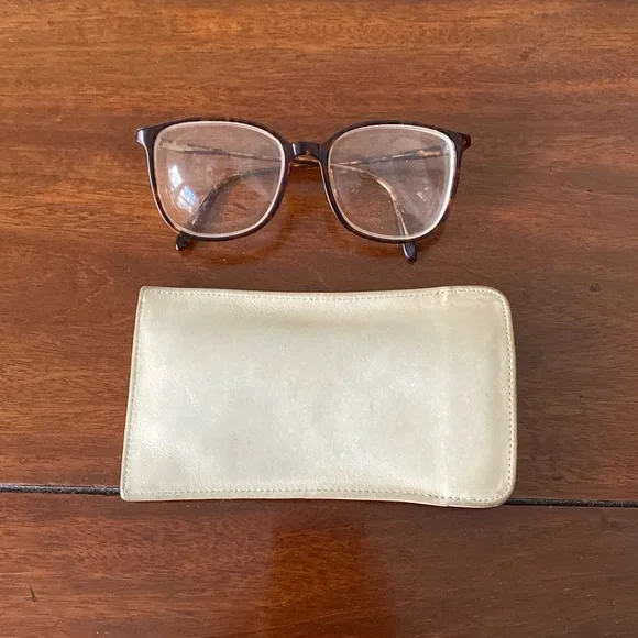Vintage Coach Bone Leather Glass Case Rare - can be used by a man or a woman
